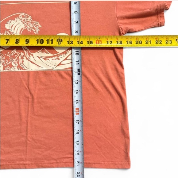 Women’s Romwe boxy tee with The Great Wave of Kanagawa design. - Picture 3 of 5